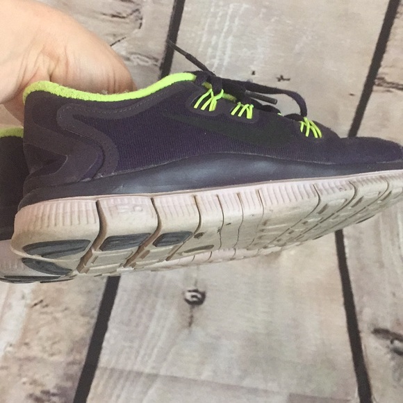 Nike Barefoot Ride sneaker in size 8 - Picture 13 of 16